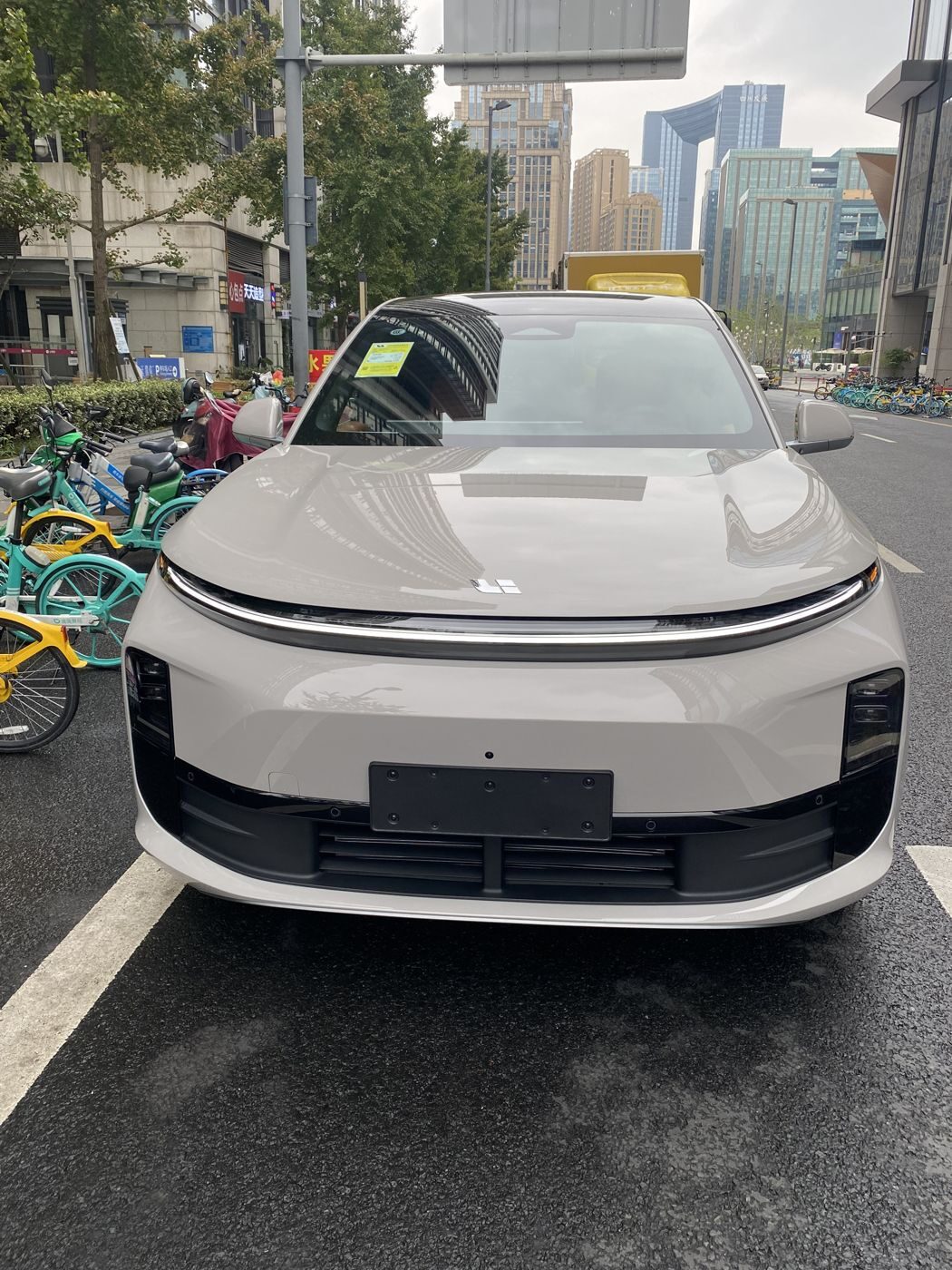 俄罗斯专享会 MEGA 高压纯电 MPV